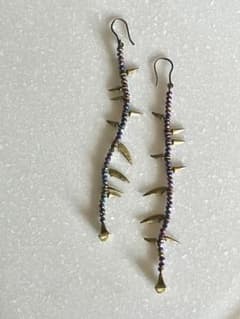 IOSSELLIANI フィッシュボーンモチーフピアス - メルカリ
