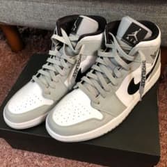 NIKE AIR JORDAN1 MIDのサムネイル