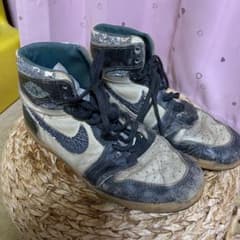 NIKE AIR JORDAN 1 オリジナルのサムネイル