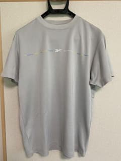 リーボック　スベスベ生地のTシャツのサムネイル