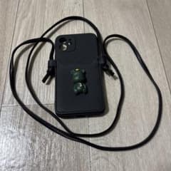 クマフィギュア付き黒iPhone12用ケースのサムネイル