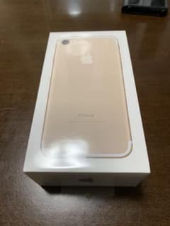 iPhone7 32GB SIMロック解除済み 未開封新品。のサムネイル