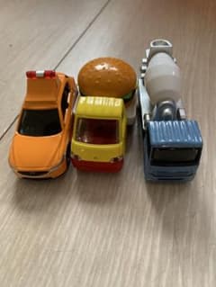 ポケットトミカ　ミニカー コンクリートミキサー車　 パトカー　バス　4台 ミニカーセット：パトカー・ハンバーガー配送車・コンクリートミキサー