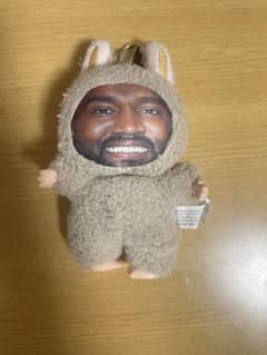 ベ*d様 Kanye West カニエ　yeyeye ラブブ風のサムネイル