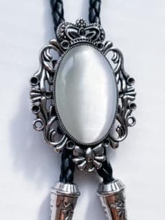 ループタイ 白 ホワイト ボロタイ アンティーク ボヘミアン コスプレ 仮装