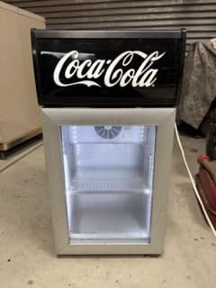 ヘルメットおじさん専用 コカコーラ　冷蔵ショーケース ヘルメットおじさん専用 コカコーラ 冷蔵ショーケース - メルカリ