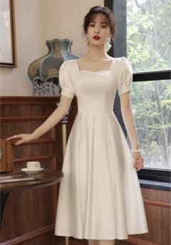 白 サテン パフスリーブ ウェディングドレスのサムネイル