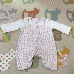 【値下げ】【新品】春らしい花柄ロンパースのサムネイル