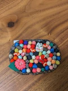 ちりめん細工 おかめ ブローチ ハンドメイドのサムネイル