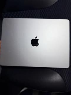 Apple MacBook Air 13インチ M4 2025 美品のサムネイル