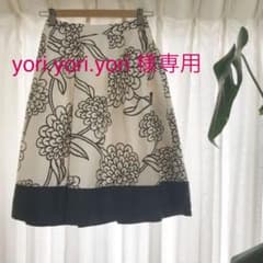 TO BE CHIC •花柄スカートのサムネイル