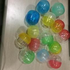 ガチャガチャカプセルのサムネイル