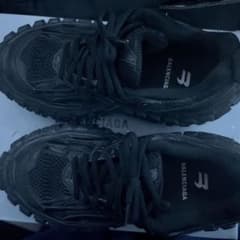 BALENCIAGA ディフェンダー 37 スニーカーのサムネイル
