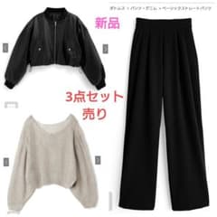 ショート丈合成皮革ジャケット　ニット　ストレートパンツのサムネイル