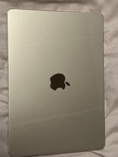Mac Book Air 13.6インチ M2チップ スターライト「超美品」のサムネイル