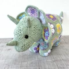 ハンドメイド トリケラトプス あみぐるみ 緑色 約30cm m34054663202_1.jpg?1740810503