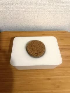 sarasadesignホワイト ウェットティッシュボックス コルク蓋付きのサムネイル