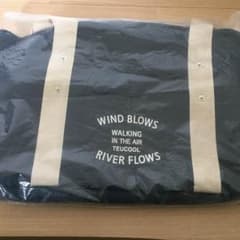 旅行バックのサムネイル