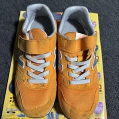 New Balance キッズスニーカー オレンジのサムネイル
