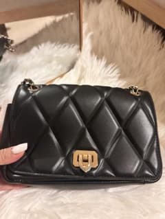CHARLES & KEITH キルティング チェーンバッグのサムネイル