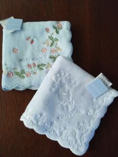【新品未使用】WEDGWOOD　刺繍入りタオルハンカチ2枚セットのサムネイル