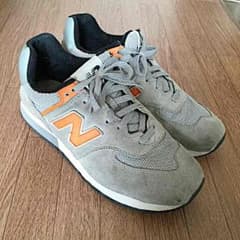 new balanceのサムネイル