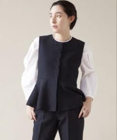 美品Martiniqueマルティニークノーカラーペプラムブラウスネイビーベスト 美品Martiniqueマルティニークノーカラーペプラムブラウスネイビー