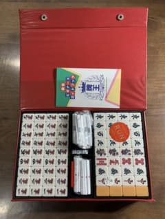 麻雀牌　未開封　マージャンパイ　ケース傷あり　値下げ中❗️のサムネイル