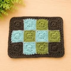 チョコミントカラー ハンドメイド モチーフ編み 北欧風 インテリアマットのサムネイル