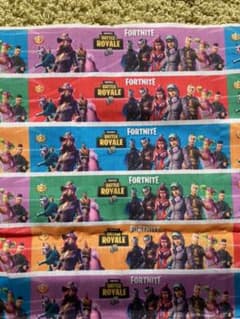 Fortnite⭐︎カラフル生地ハギレ、サイズは写真3枚目をご覧ください！のサムネイル