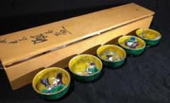 ☆堀江青光☆「倣九谷吉田屋酒盃」☆ 酒盃 ５種５客組 ☆共箱 共布 ☆のサムネイル