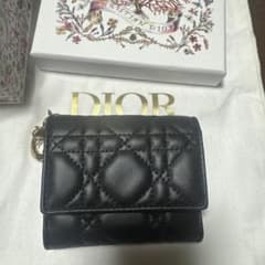 Dior レディディオール　ラムスキン カナージュ チャーム 黒 財布のサムネイル