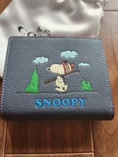 COACH 二つ折り　スモールウォレット　スヌーピー　スキー COACH 二つ折り スモールウォレット スヌーピー スキー - メルカリ