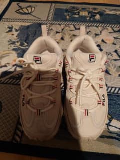 明日までの価格。スニーカー FILA フィラ  　厚底　白　ベージュ　23cmのサムネイル