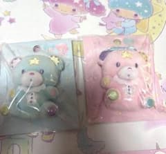 リトルツインスターズ 45周年 パフポフ マスコットブローチ2個セット リトルツインスターズ 45周年 パフポフ マスコットブローチ2個セット