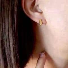 小ぶりピアス✨ドロップピアス ゴールド　シンプル　韓国アクセサリー　韓国ピアスのサムネイル