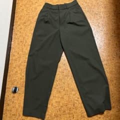 UNIQLO タックワイドパンツ オリーブグリーン　S カーキのサムネイル