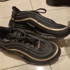 NIKE AIR MAX 97 ブラック ゴールドのサムネイル