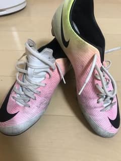 サッカースパイク マーキュリアルのサムネイル