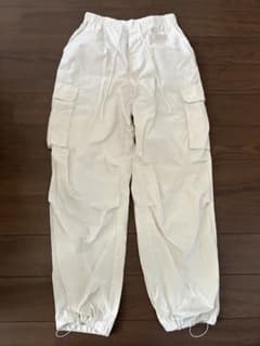 GU ホワイト カーゴパンツ Mサイズのサムネイル