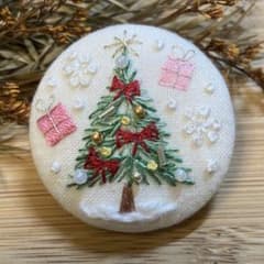 [専用　こり様]くるみボタン 刺繍 ブローチ フェルト クリスマス ツリー 専用 こり様]くるみボタン 刺繍 ブローチ フェルト クリスマス ツリー