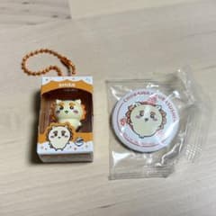 ちいかわ チョコボックス フィギュア くら寿司 缶バッジ シーサー 2点セットのサムネイル