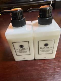 カミカ 黒髪クリームシャンプー KAMIKA 400gのサムネイル
