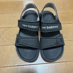 New Balance キッズ サンダル 18cm ブラックのサムネイル