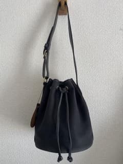 【美品】Brady CALDER mini ショルダーバッグ　ブラック　巾着 Brady ブレディ CALDER MINI 巾着 ショルダーバッグ - メルカリ