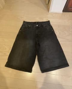 H&M SUPER BAGGY デニム ハーフパンツ ブラックのサムネイル