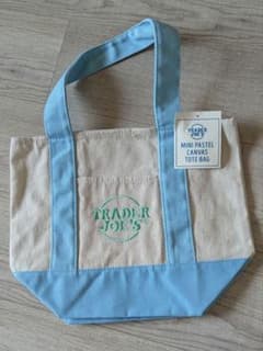 TRADER JOE'S トートバッグ 青シール付きのサムネイル