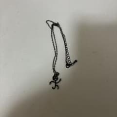 ネックレス 人間のサムネイル