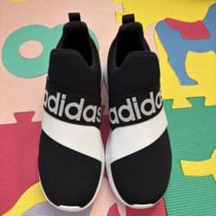 adidas キッズシューズ 黒/白のサムネイル