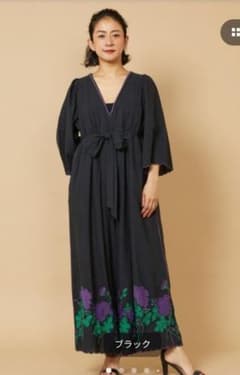 タグ付き。Freada インド綿　花柄刺繍　オールインワン　サロペット タグ付き。Freada インド綿 花柄刺繍 オールインワン サロペット